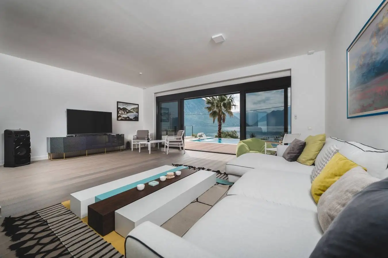 Villa 450m² in Montenegro, Strp. Priced at 3500000€ rent photo-19