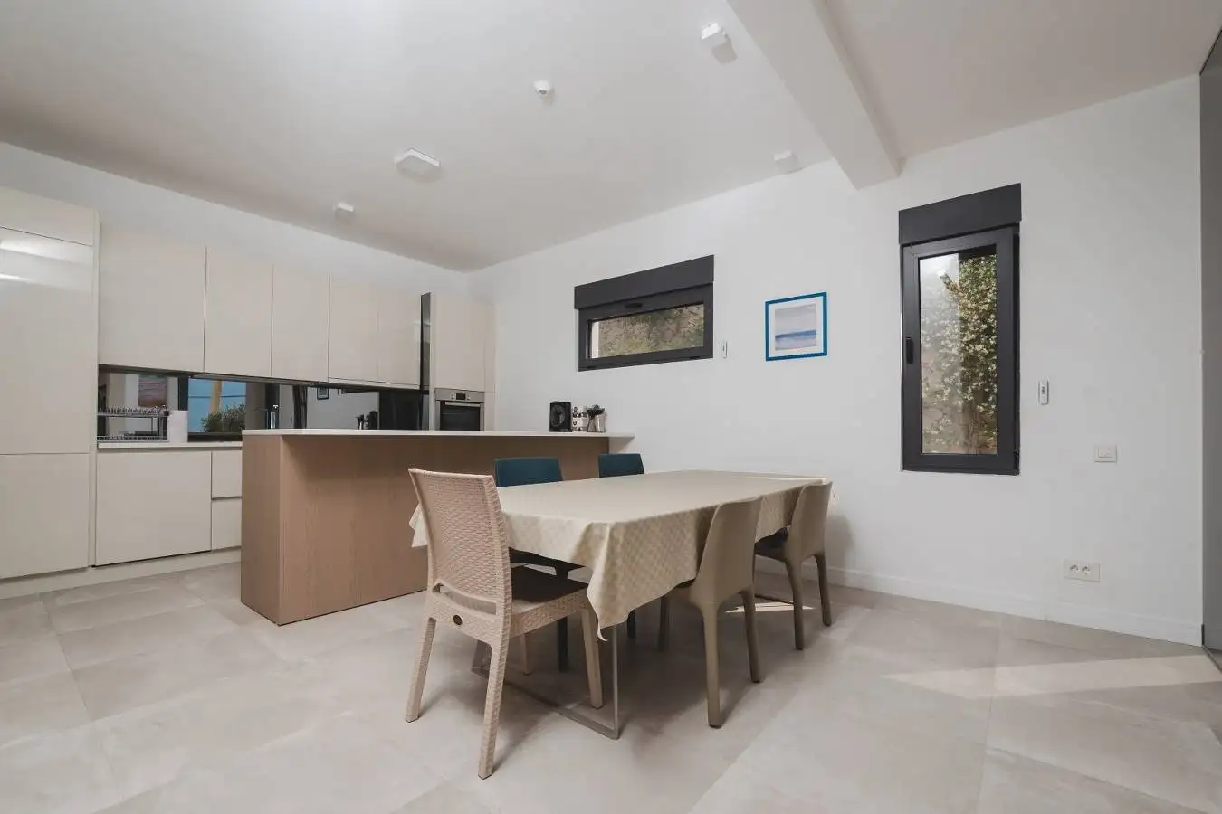 Villa 450m² in Montenegro, Strp. Priced at 3500000€ rent photo-22