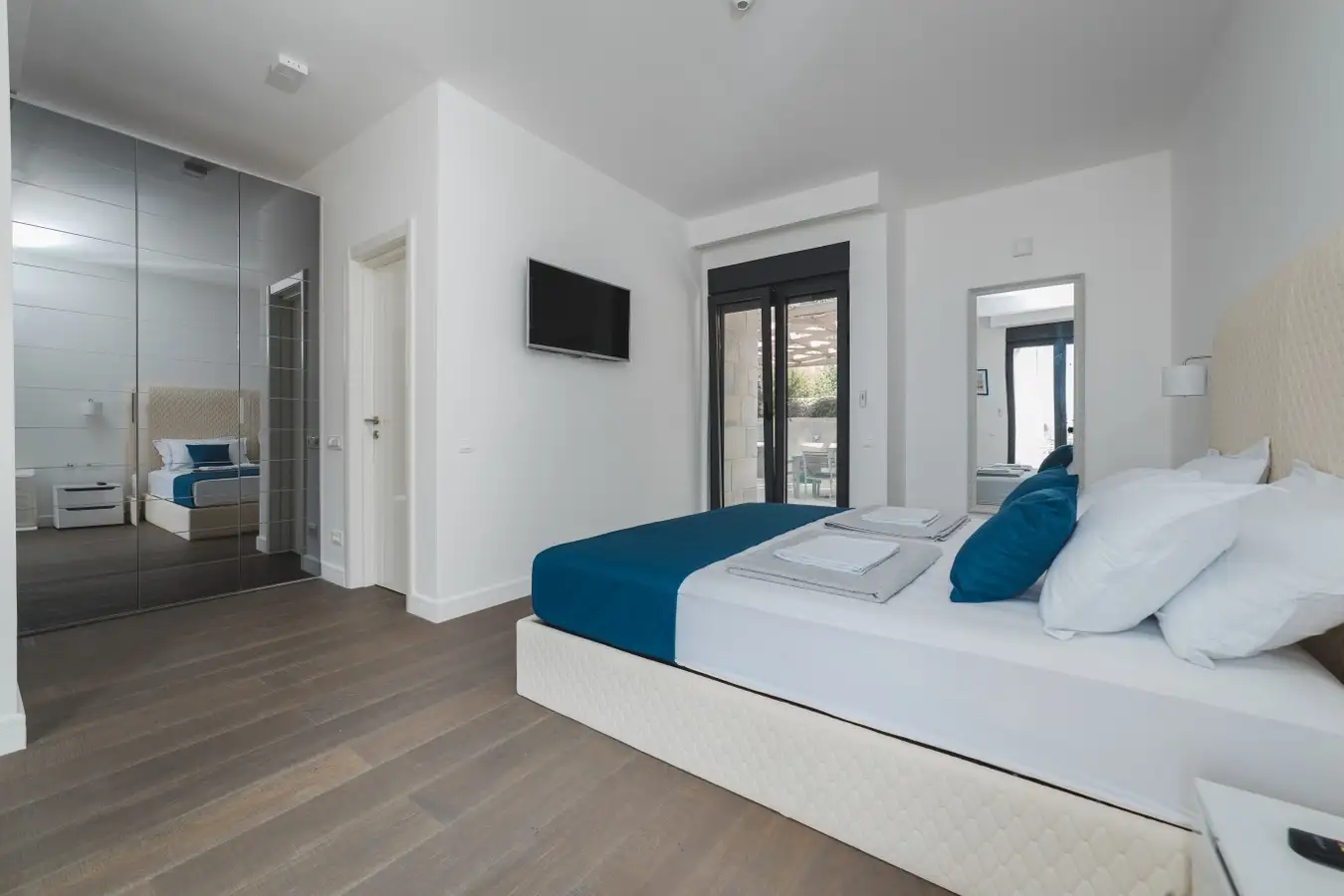 Villa 450m² in Montenegro, Strp. Priced at 3500000€ rent photo-25