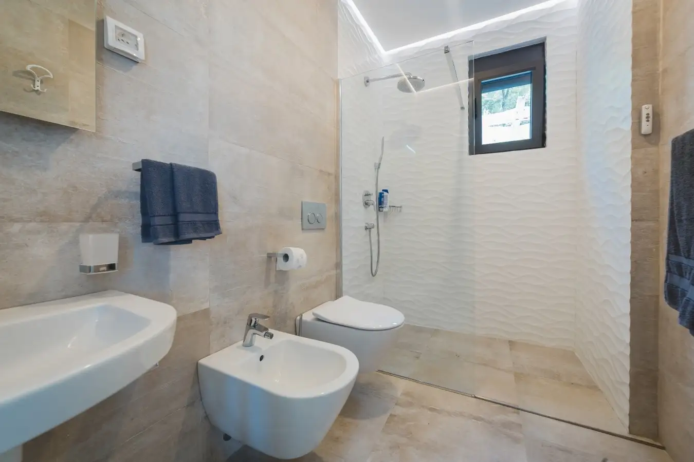 Villa 450m² in Montenegro, Strp. Priced at 3500000€ rent photo-29