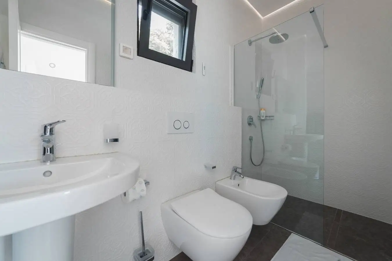 Villa 450m² in Montenegro, Strp. Priced at 3500000€ rent photo-30