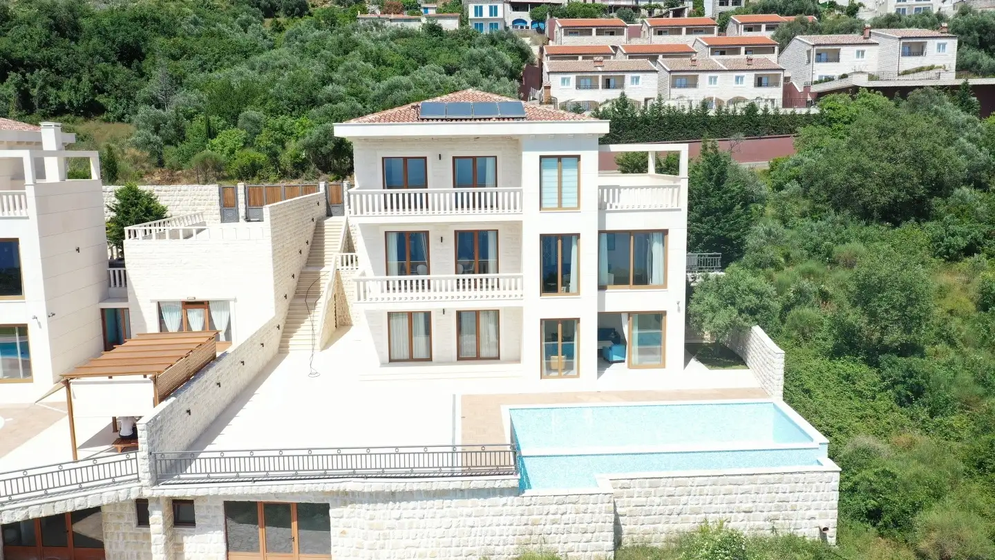 Villa 605m² in Montenegro, Rezevici. Priced at 1600000€ rent photo-29
