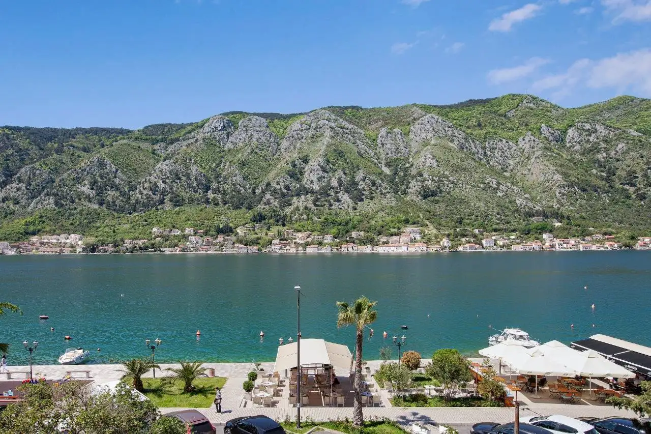 Flat 90m² in Montenegro, Kotor. Priced at 400000€ rent photo-17