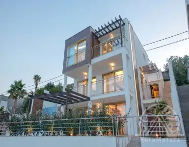 Buy in Montenegro for 2100000€