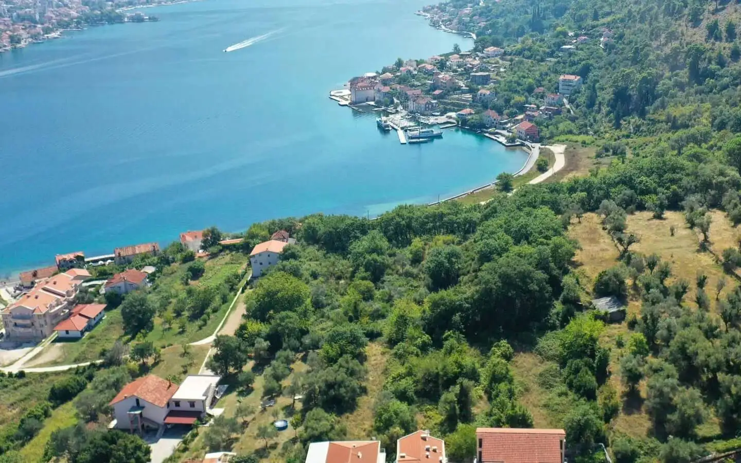 Land 1m² in Montenegro, Prcanj. Priced at 584600€ rent photo-4