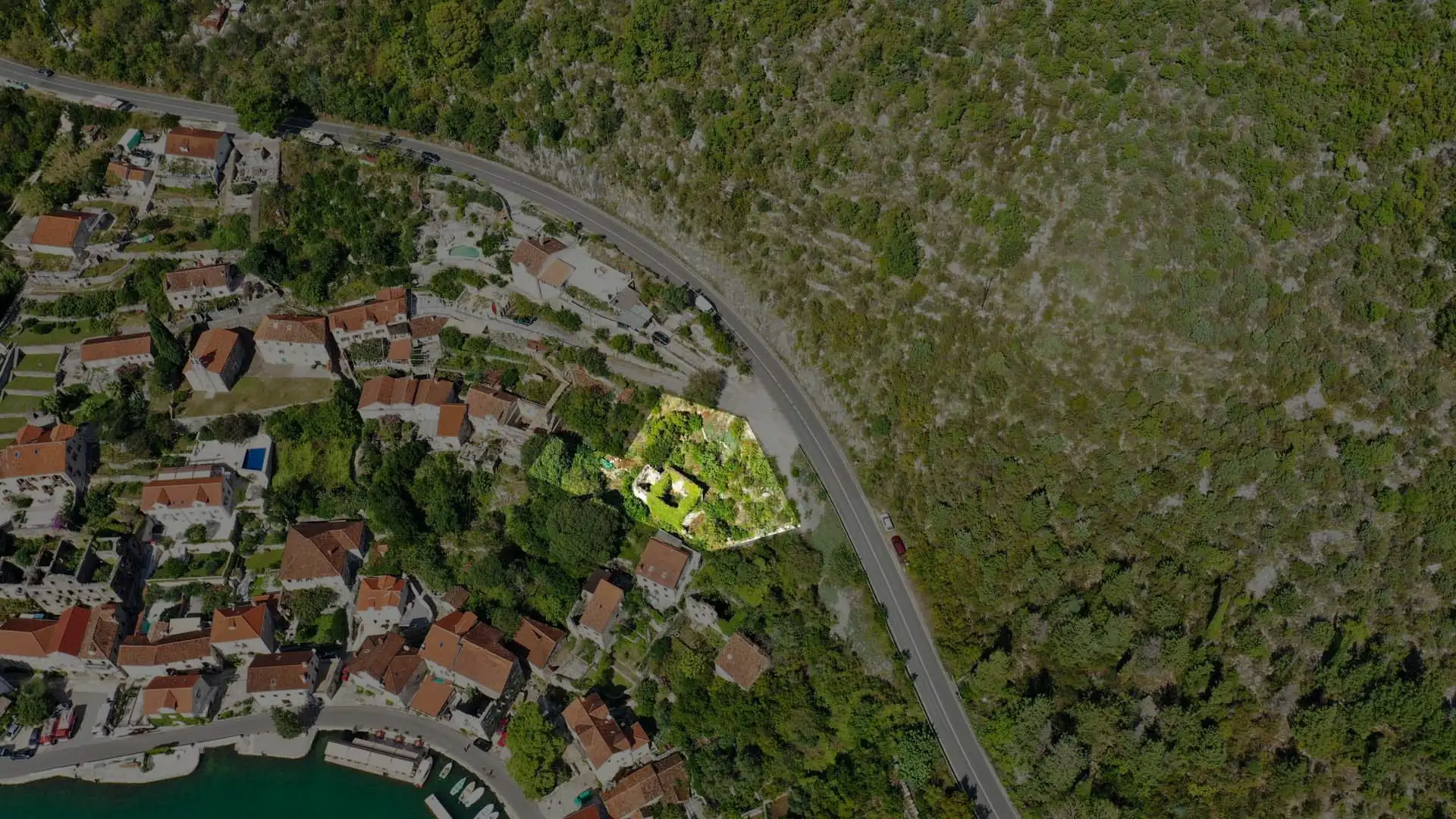 Land 1m² in Montenegro, Perast. Priced at 667800€ rent photo-1