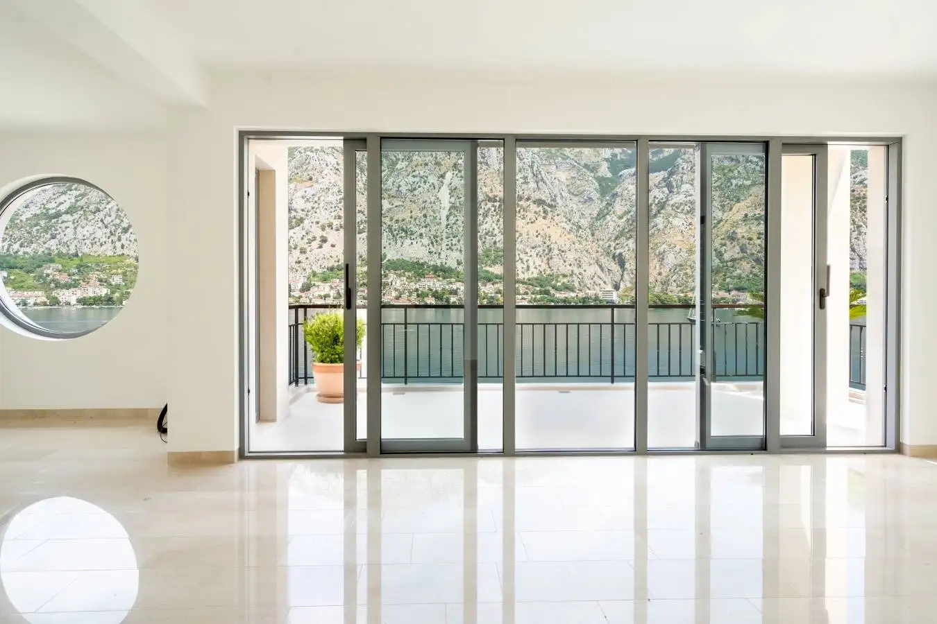House 510m² in Montenegro, Muo. Priced at 1750000€ rent photo-12