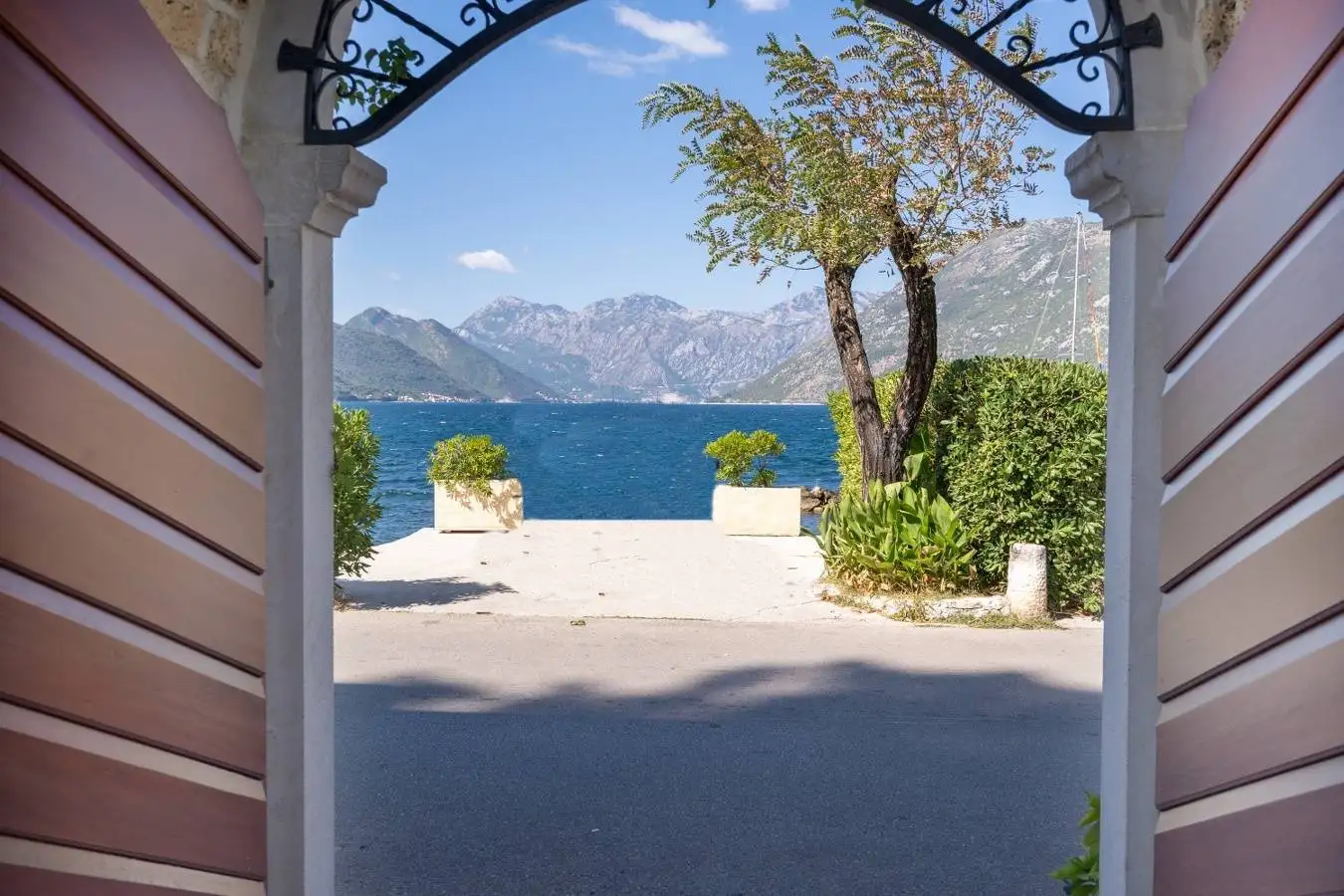 House 389m² in Montenegro, Kotor. Priced at 2200000€ rent photo-7