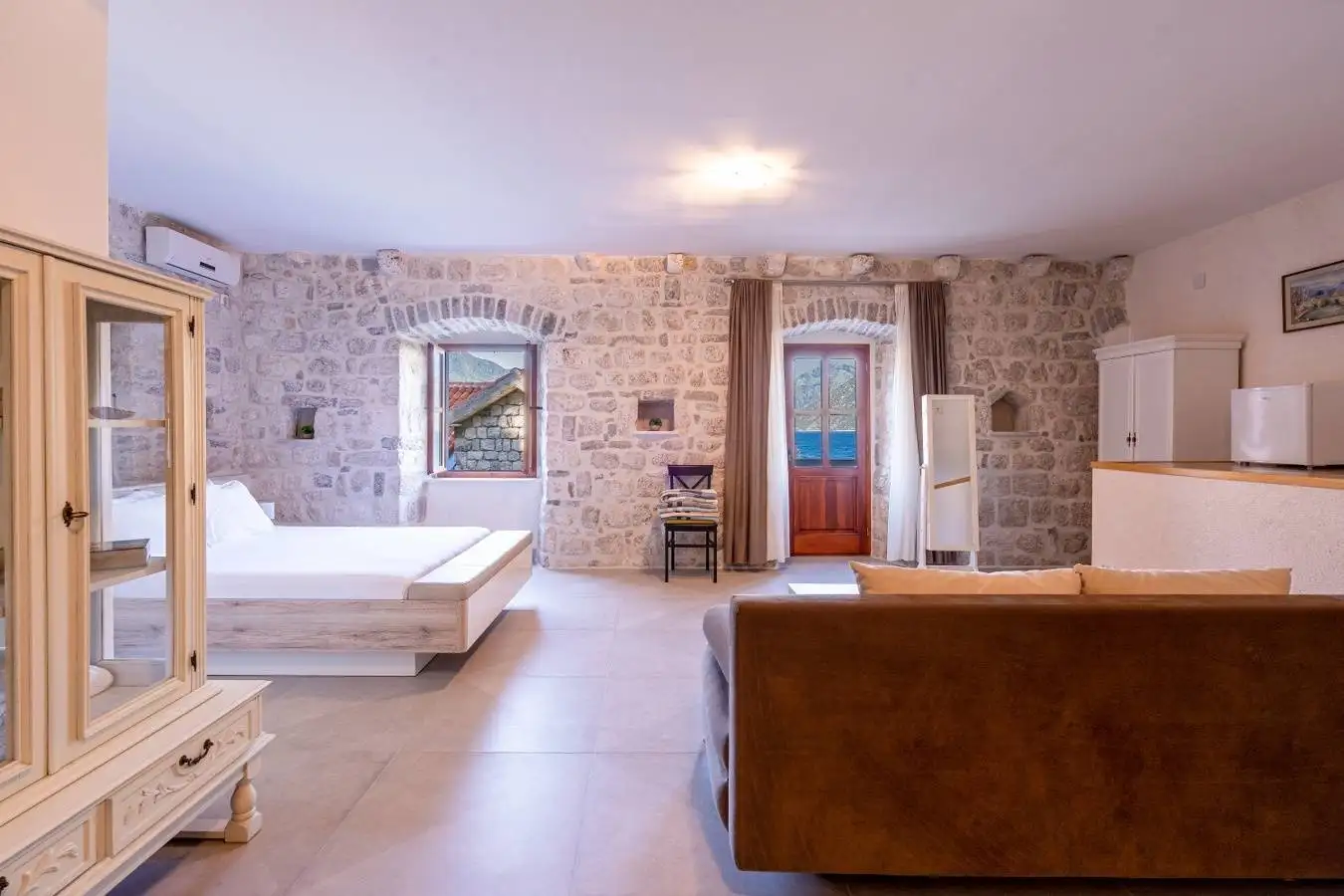 House 389m² in Montenegro, Kotor. Priced at 2200000€ rent photo-17