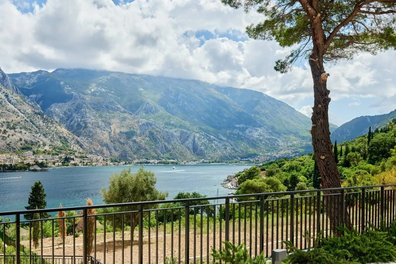 Villa 373m² in Montenegro, Prcanj. Priced at 2200000€ rent photo-7