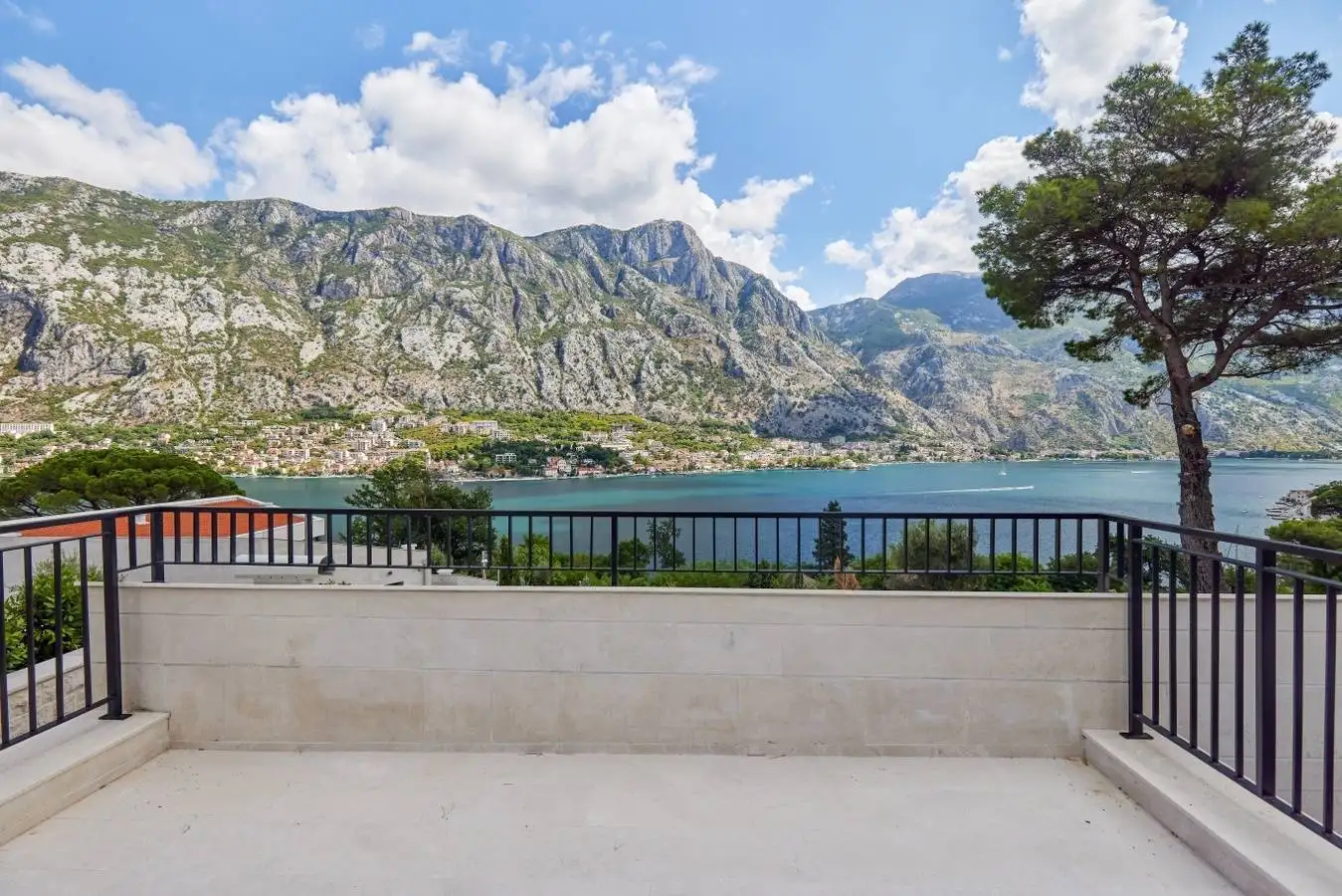 Villa 373m² in Montenegro, Prcanj. Priced at 2200000€ rent photo-9