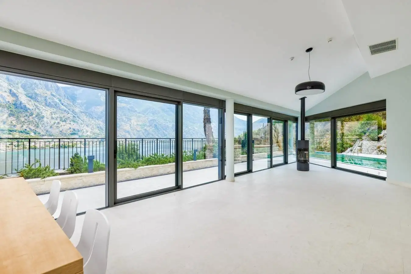 Villa 373m² in Montenegro, Prcanj. Priced at 2200000€ rent photo-11