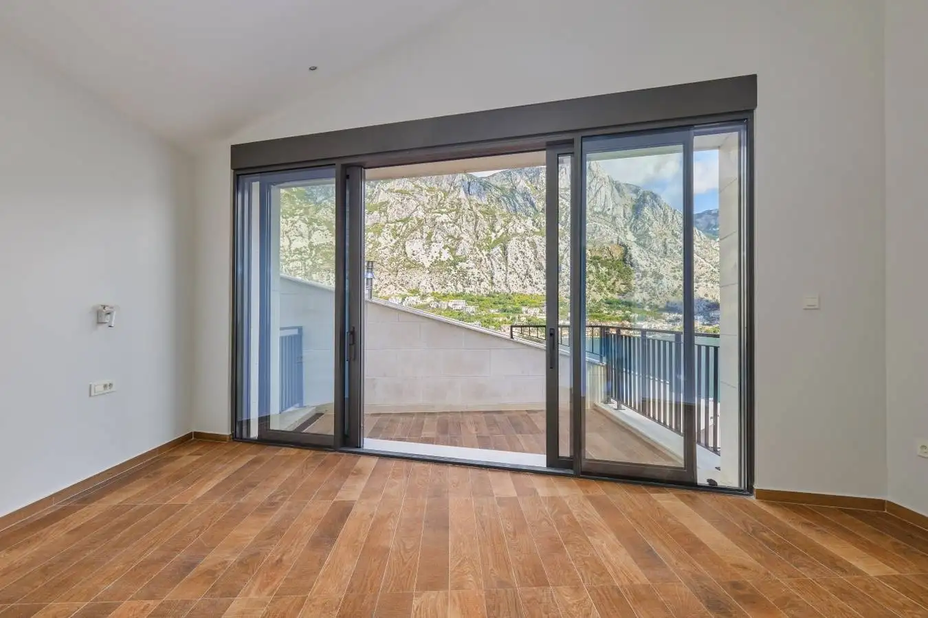 Villa 373m² in Montenegro, Prcanj. Priced at 2200000€ rent photo-13