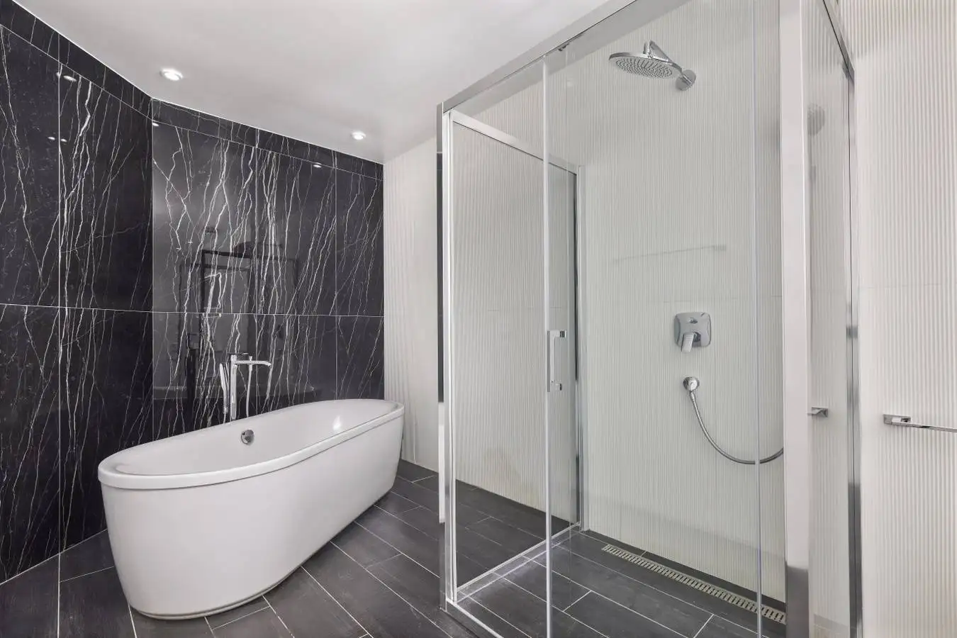 Villa 373m² in Montenegro, Prcanj. Priced at 2200000€ rent photo-16