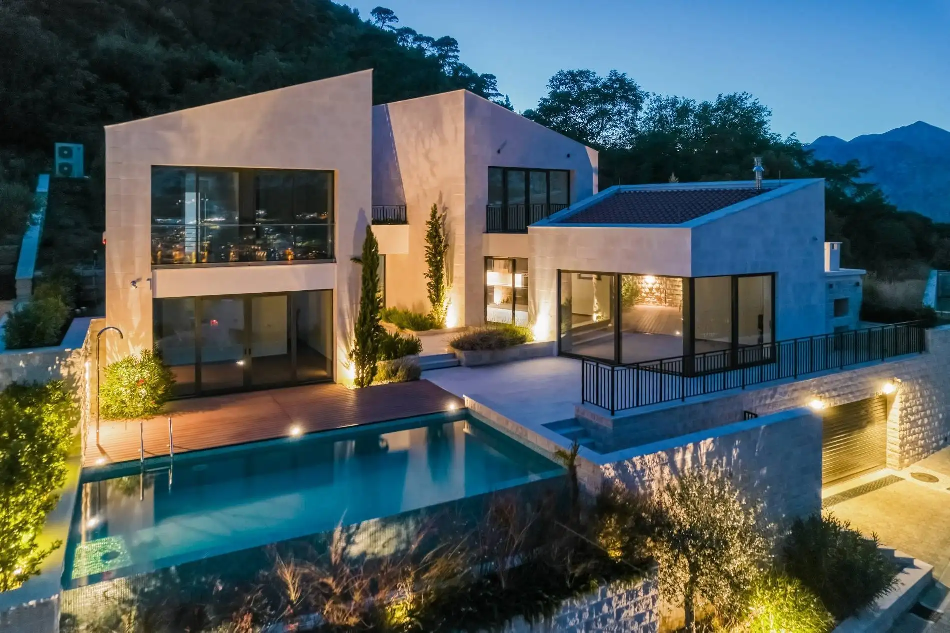 Villa 349m² in Montenegro, Prcanj. Priced at 2000000€ rent photo-1