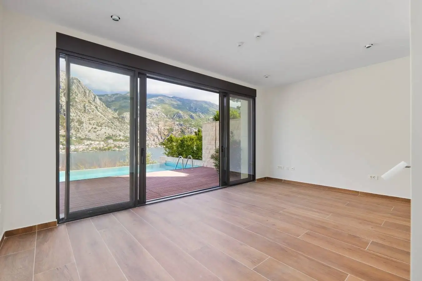 Villa 349m² in Montenegro, Prcanj. Priced at 2000000€ rent photo-11