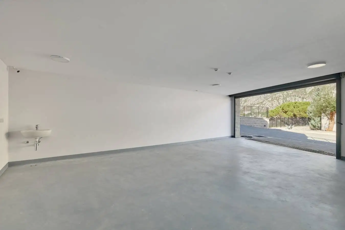 Villa 349m² in Montenegro, Prcanj. Priced at 2000000€ rent photo-17