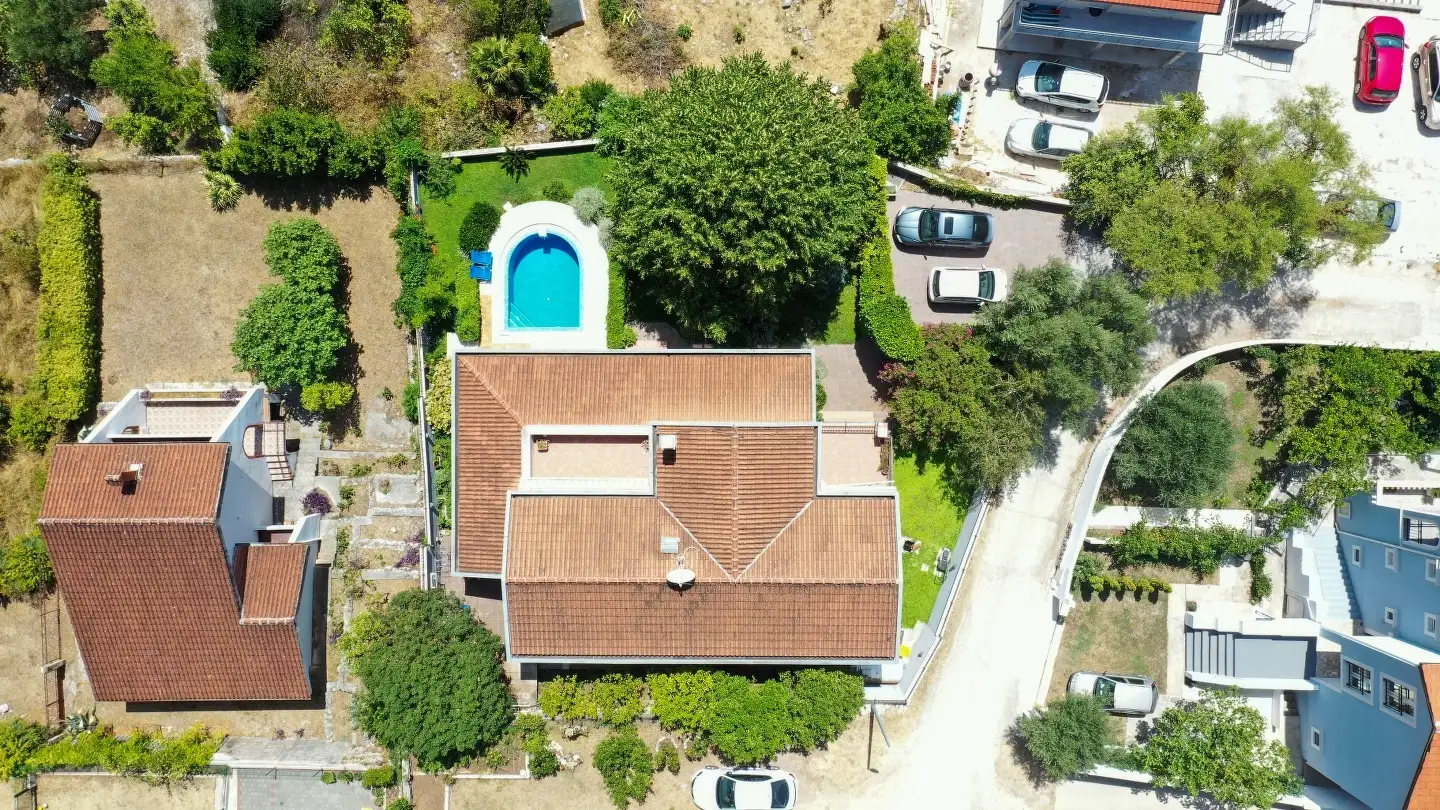 House 302m² in Montenegro, Orahovac. Priced at 960000€ rent photo-3