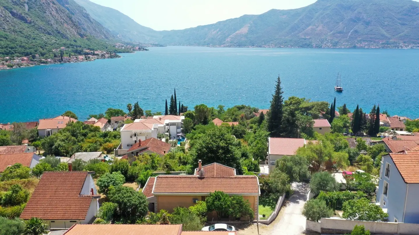 House 302m² in Montenegro, Orahovac. Priced at 960000€ rent photo-5