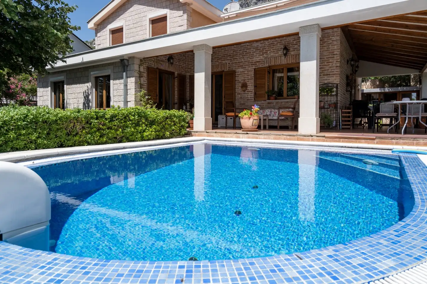 House 302m² in Montenegro, Orahovac. Priced at 960000€ rent photo-8