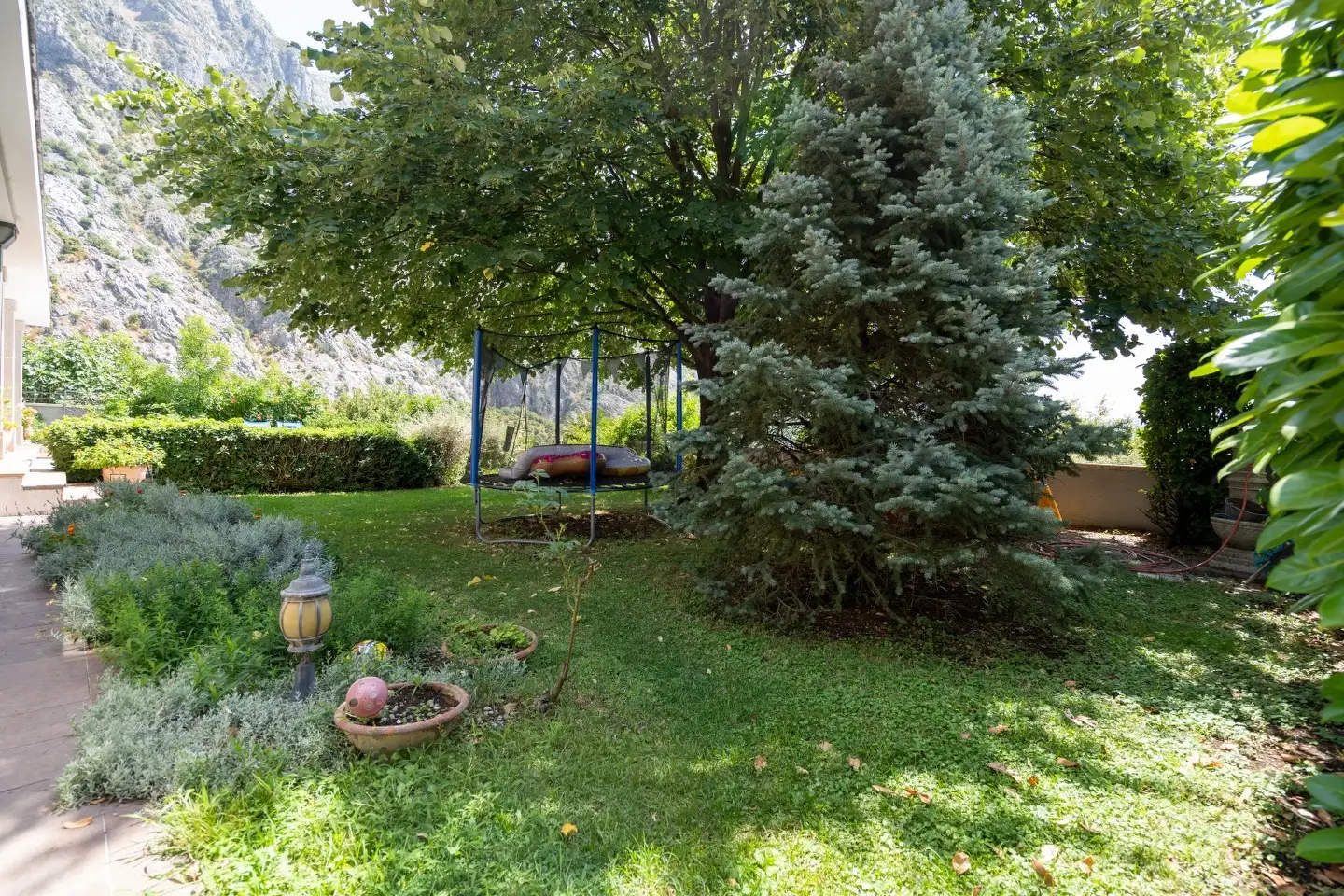 House 302m² in Montenegro, Orahovac. Priced at 960000€ rent photo-12