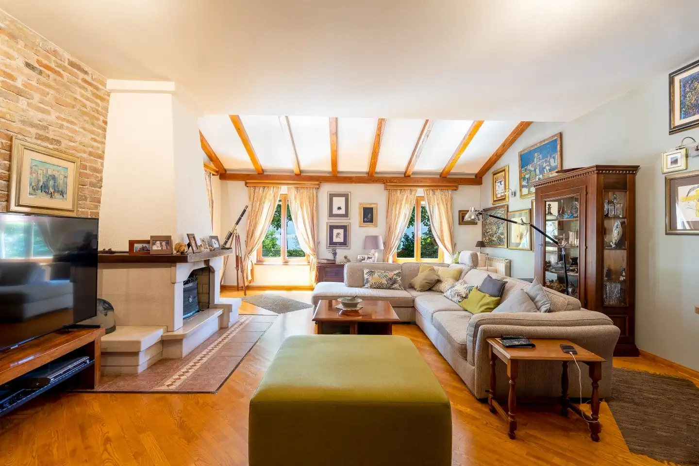 House 302m² in Montenegro, Orahovac. Priced at 960000€ rent photo-16