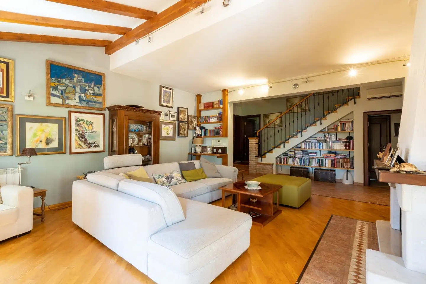 House 302m² in Montenegro, Orahovac. Priced at 960000€ rent photo-17