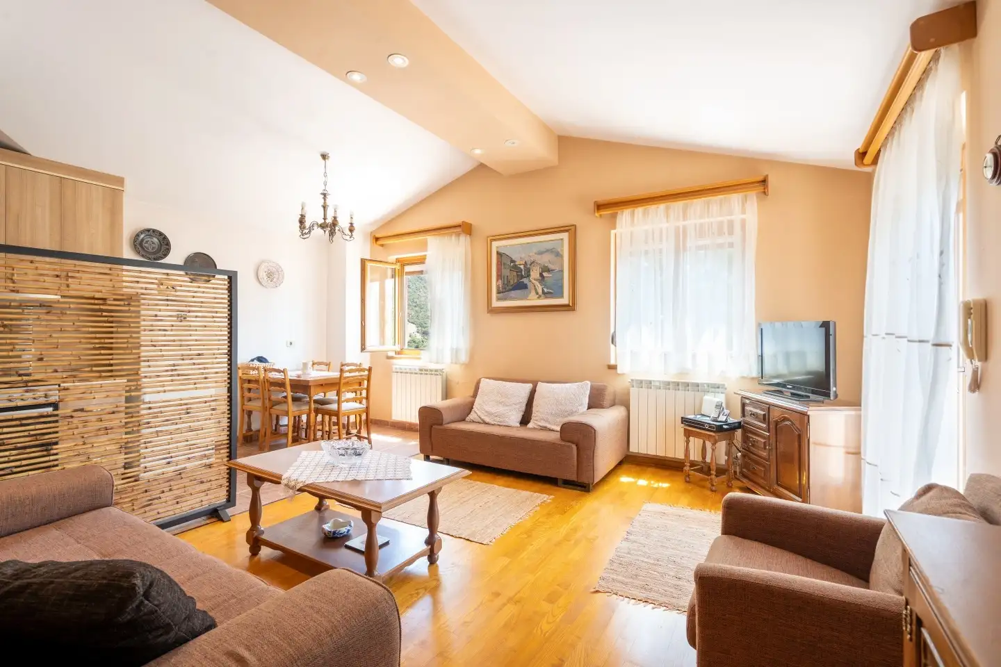 House 302m² in Montenegro, Orahovac. Priced at 960000€ rent photo-21