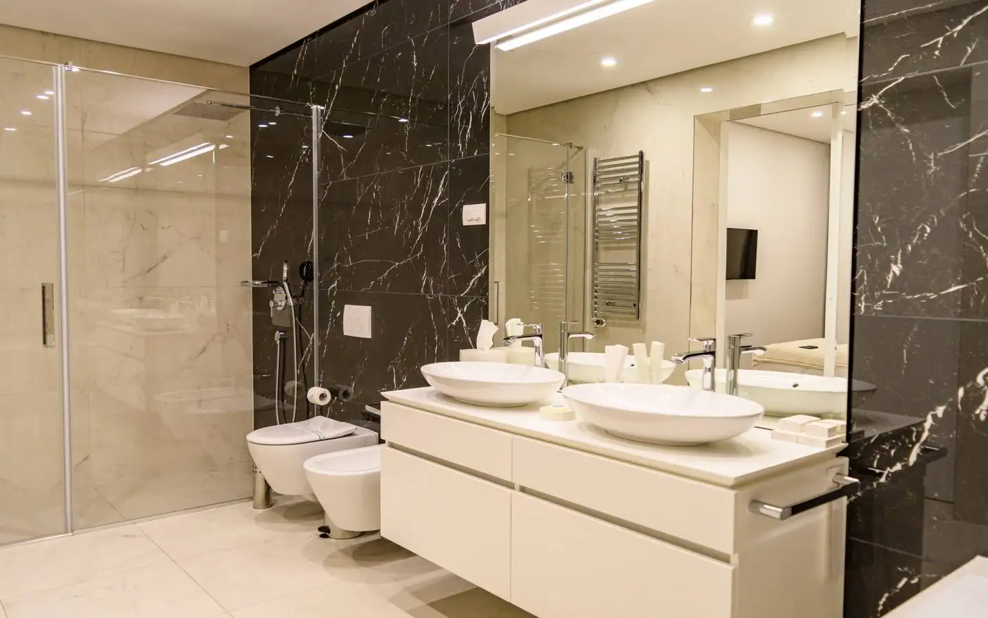 Flat 147m² in Montenegro, Budva. Priced at 950000€ rent photo-12
