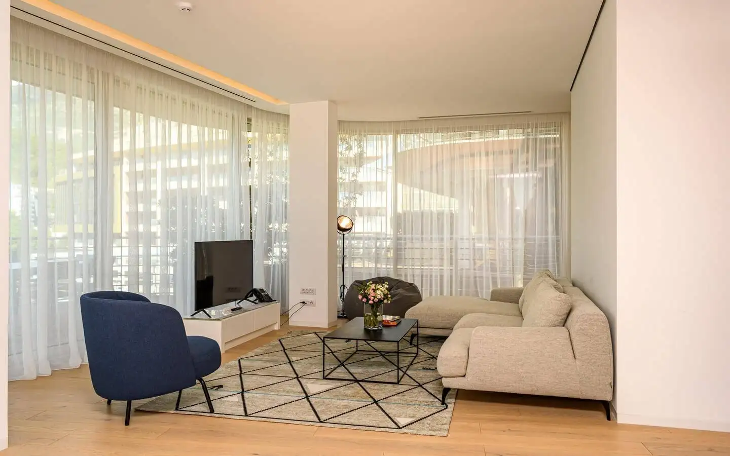 Flat 159m² in Montenegro, Budva. Priced at 1500000€ rent photo-2