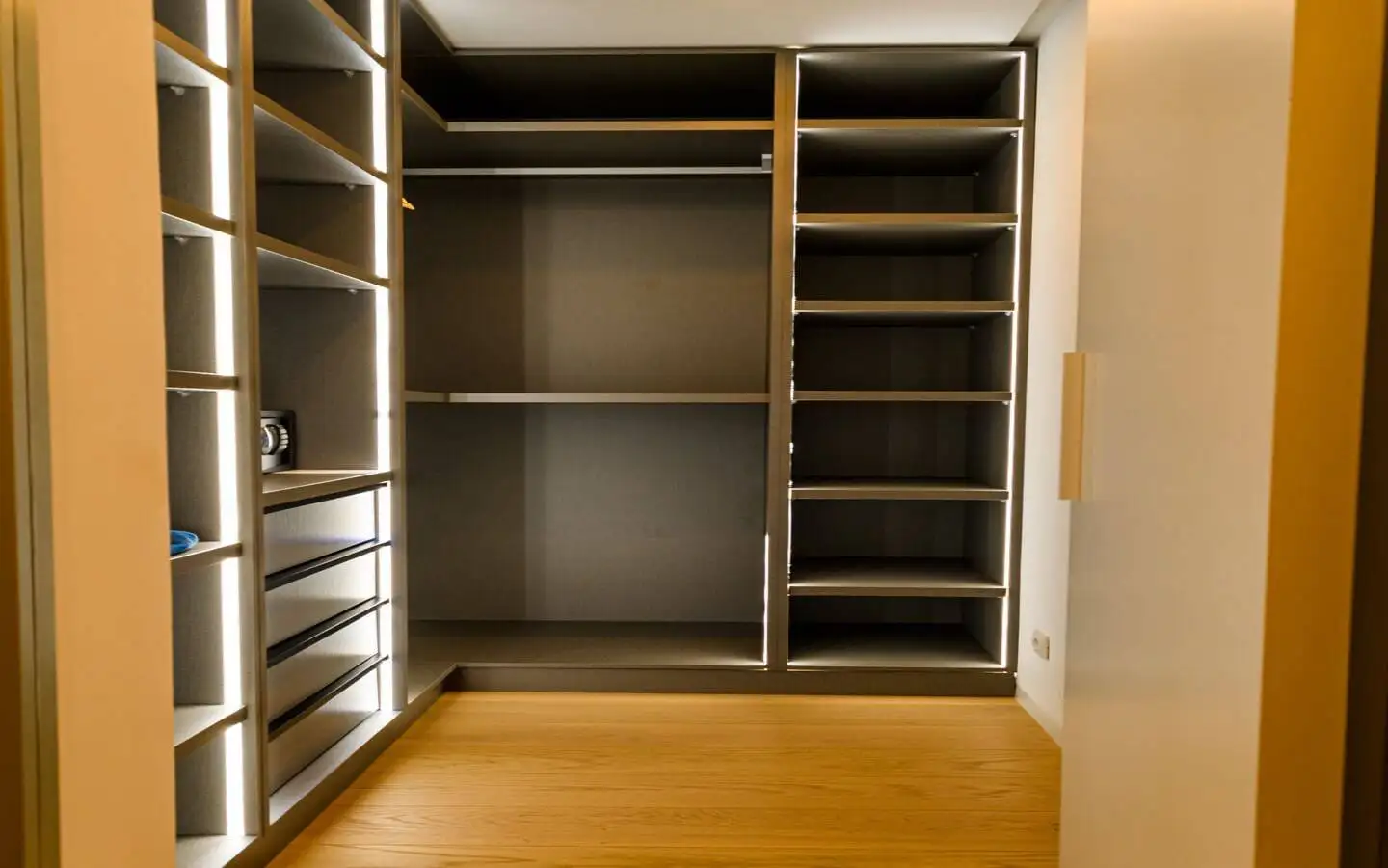 Flat 159m² in Montenegro, Budva. Priced at 1500000€ rent photo-15