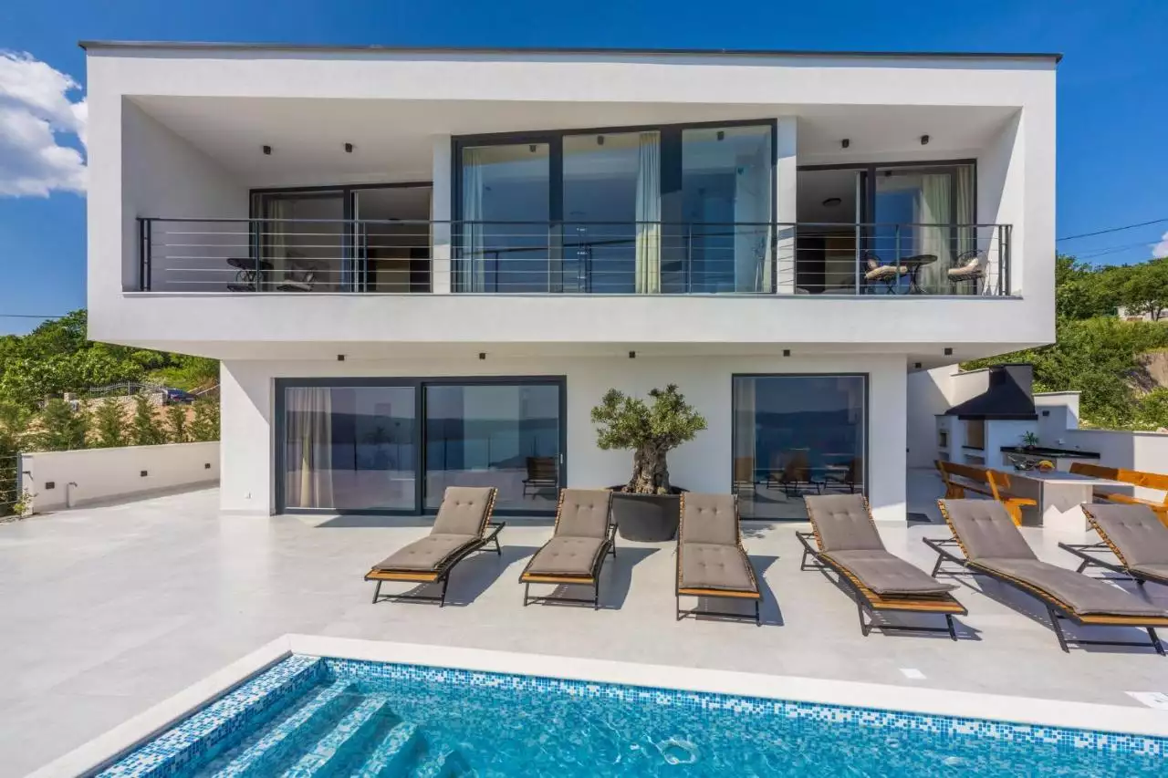 House 200m² in Croatia, Crikvenica. Priced at 1350000€ rent photo-1