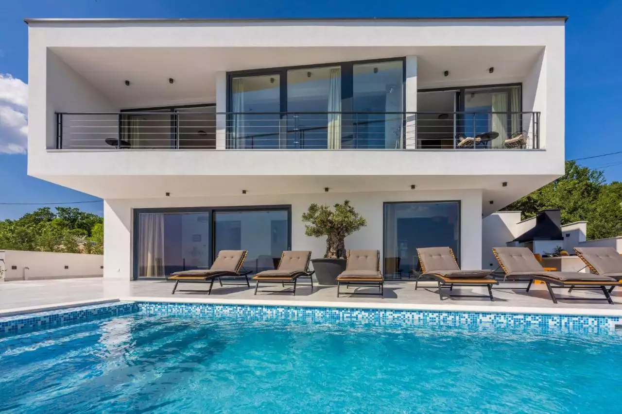 House 200m² in Croatia, Crikvenica. Priced at 1350000€ rent photo-3
