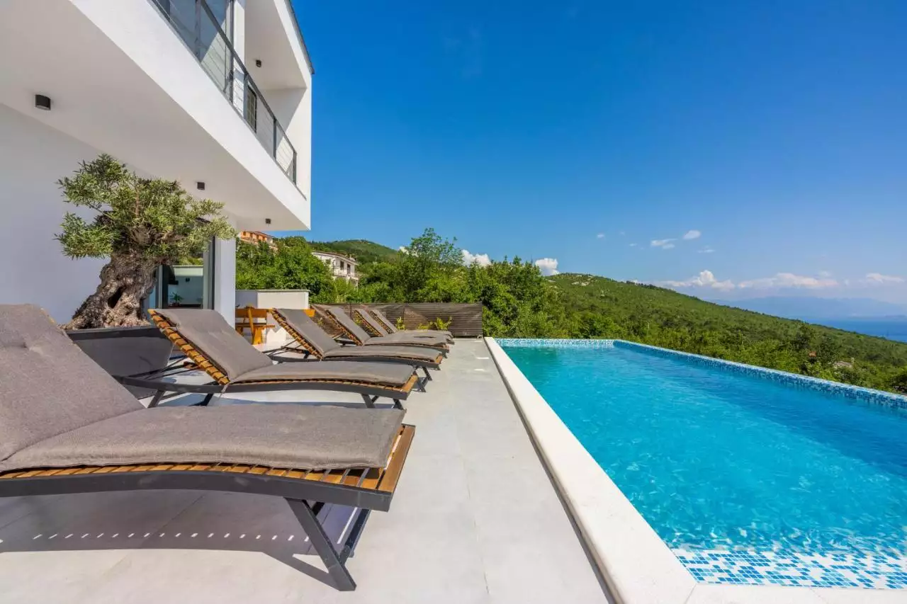 House 200m² in Croatia, Crikvenica. Priced at 1350000€ rent photo-7