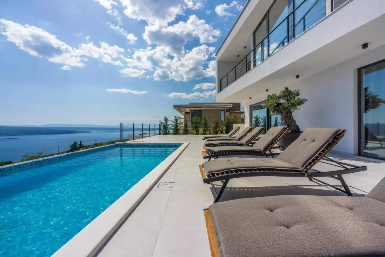 House 200m² in Croatia, Crikvenica. Priced at 1350000€ rent photo-8