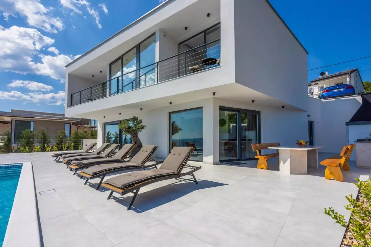 House 200m² in Croatia, Crikvenica. Priced at 1350000€ rent photo-11