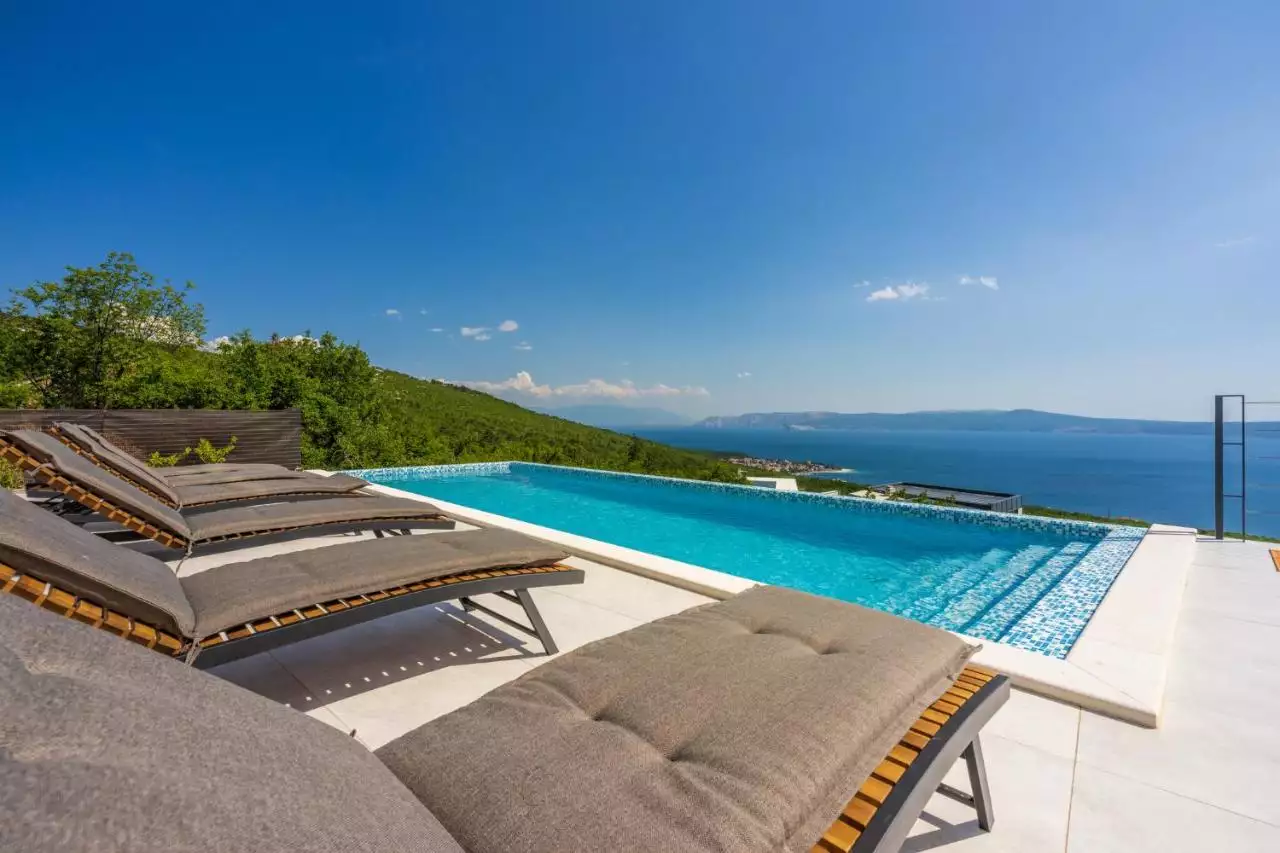 House 200m² in Croatia, Crikvenica. Priced at 1350000€ rent photo-15