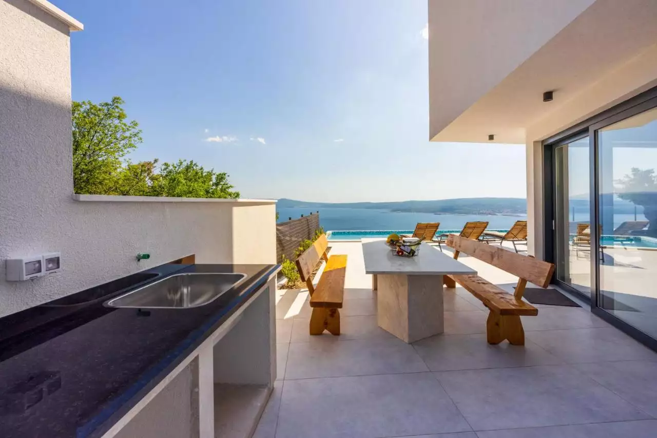 House 200m² in Croatia, Crikvenica. Priced at 1350000€ rent photo-16