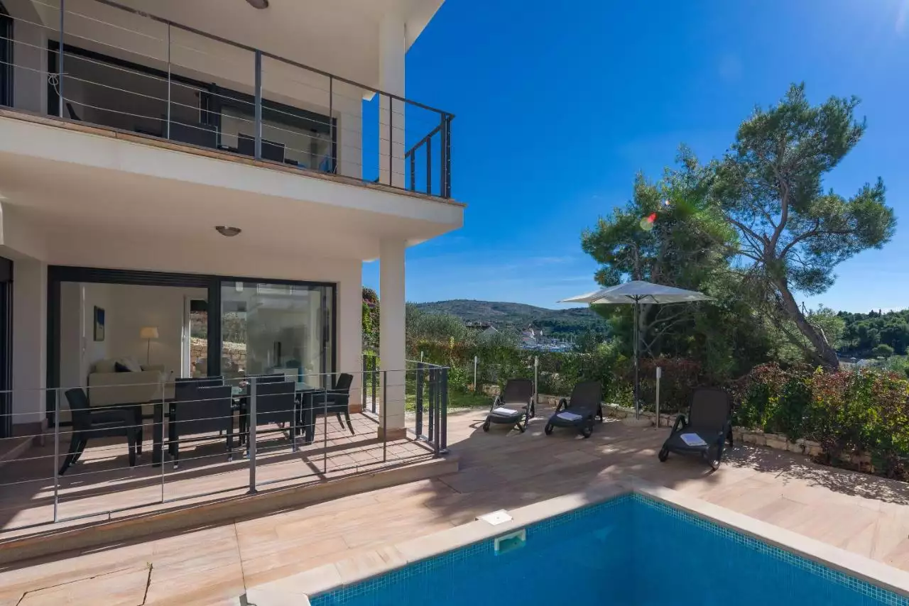 House 448m² in Croatia, Brac. Priced at 1800000€ rent photo-2