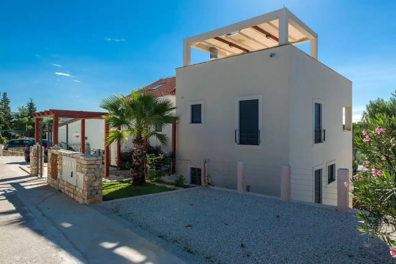 House 448m² in Croatia, Brac. Priced at 1800000€ rent photo-3