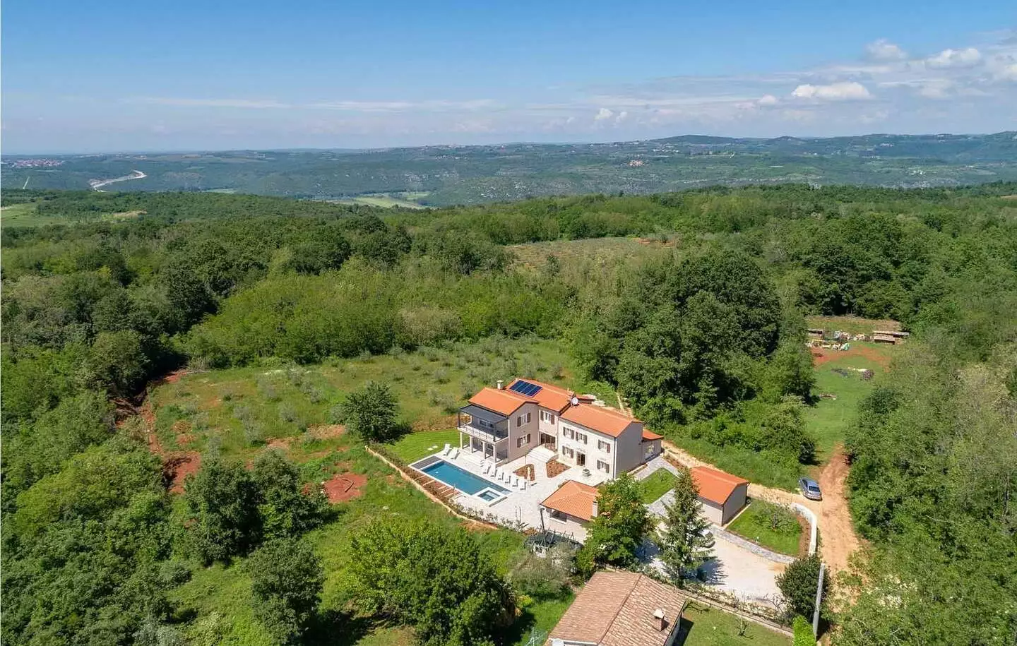 House 450m² in Croatia, Novigrad. Priced at 1300000€ rent photo-1