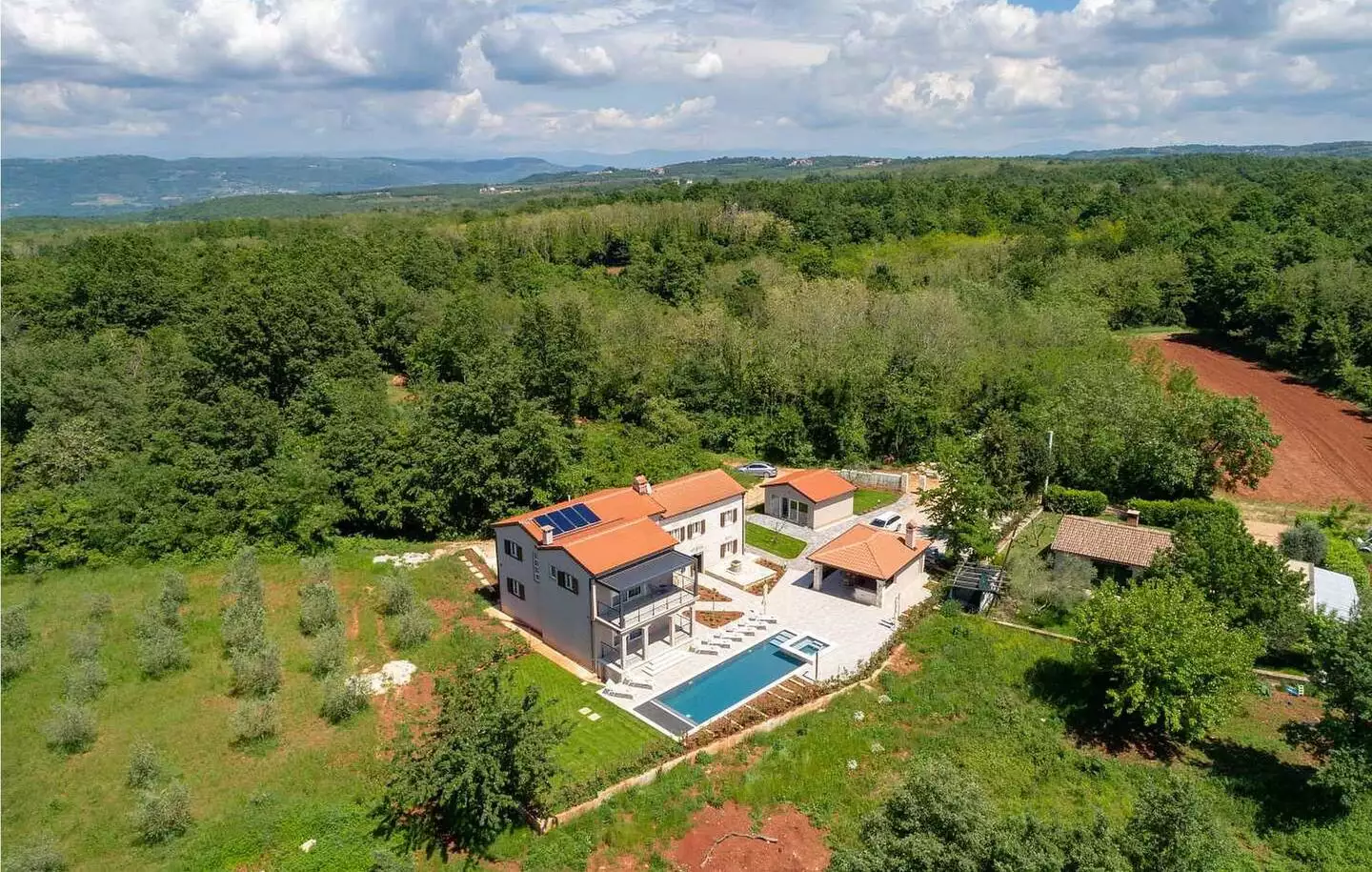 House 450m² in Croatia, Novigrad. Priced at 1300000€ rent photo-2
