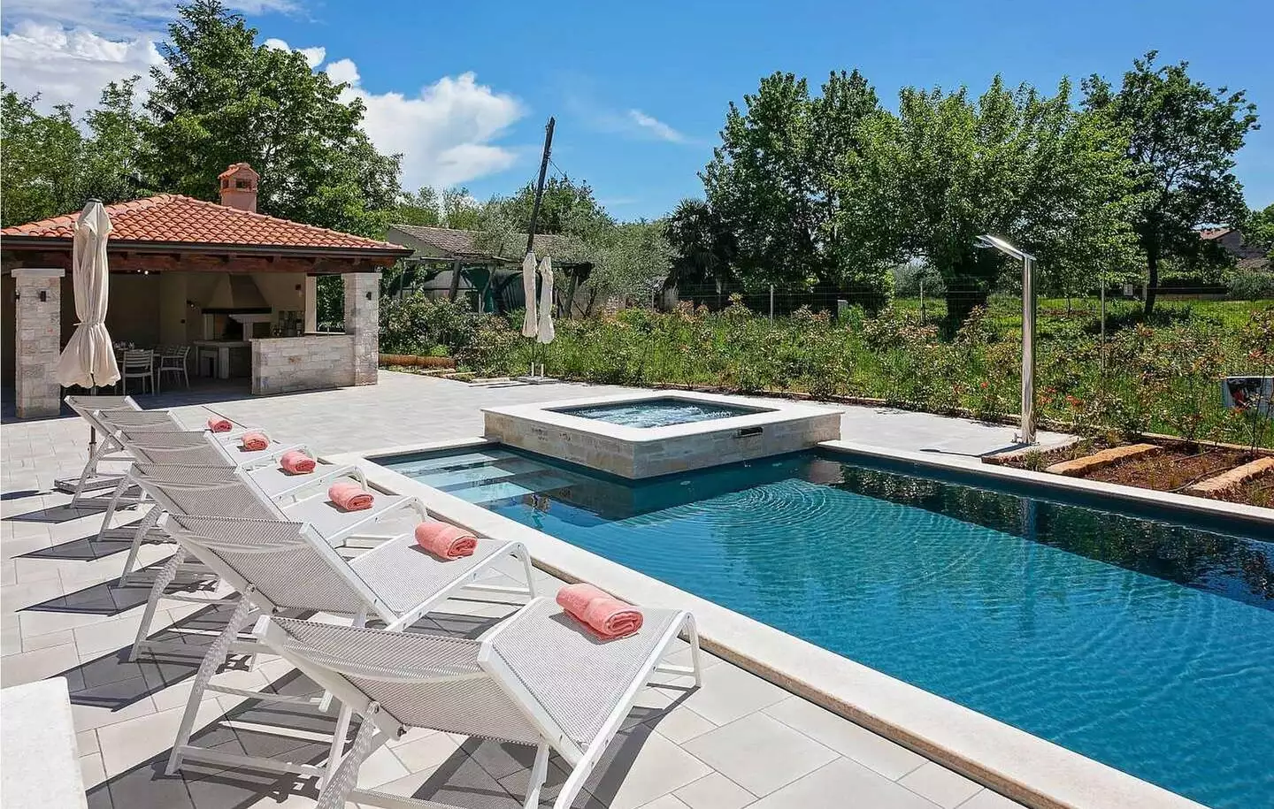 House 450m² in Croatia, Novigrad. Priced at 1300000€ rent photo-5