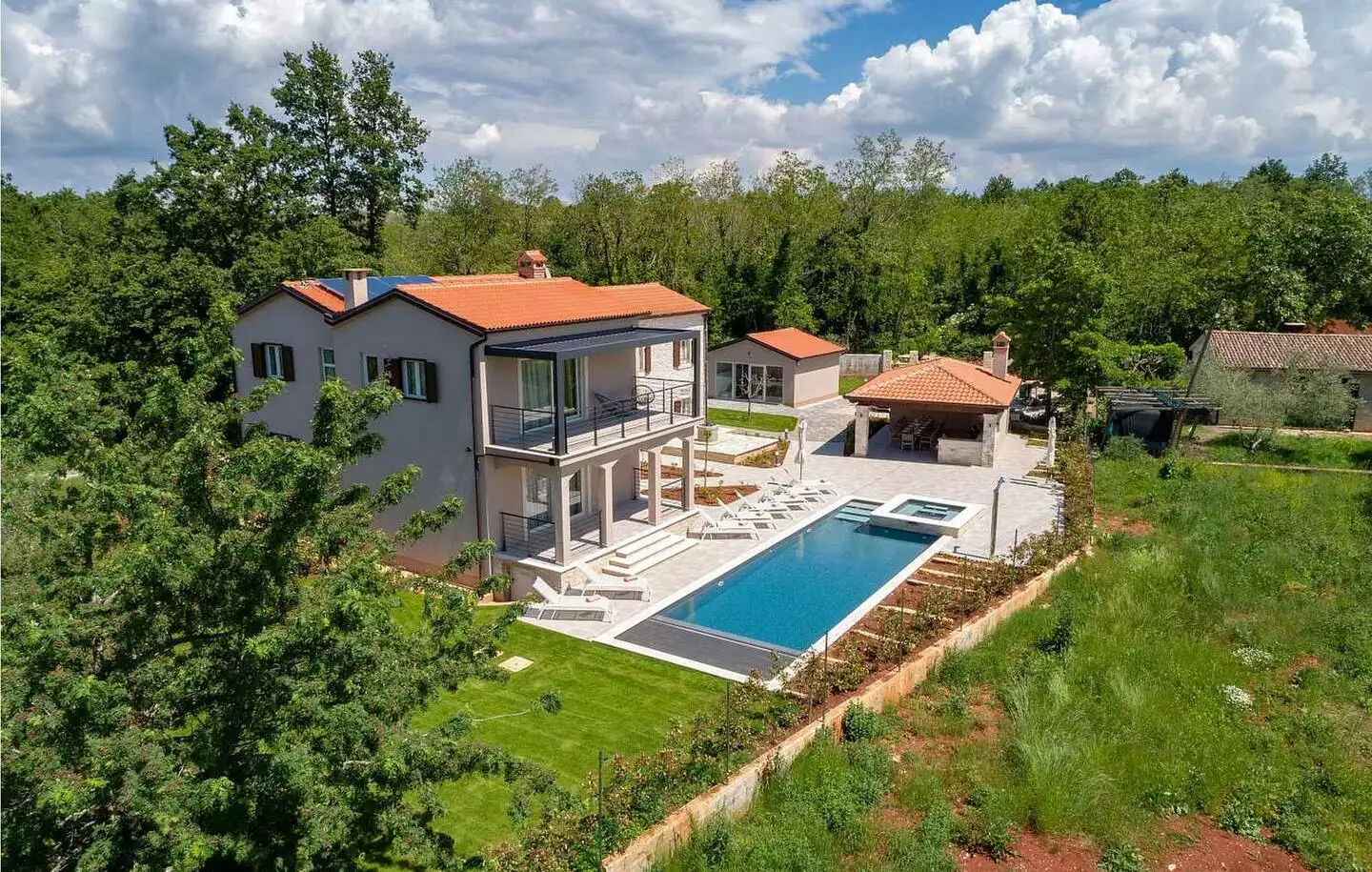 House 450m² in Croatia, Novigrad. Priced at 1300000€ rent photo-6