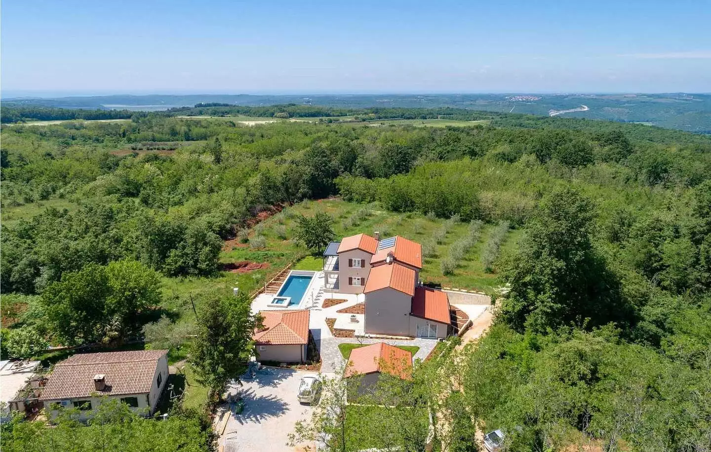 House 450m² in Croatia, Novigrad. Priced at 1300000€ rent photo-7