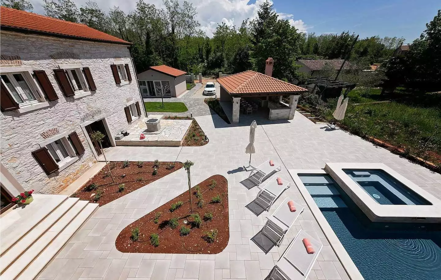House 450m² in Croatia, Novigrad. Priced at 1300000€ rent photo-13