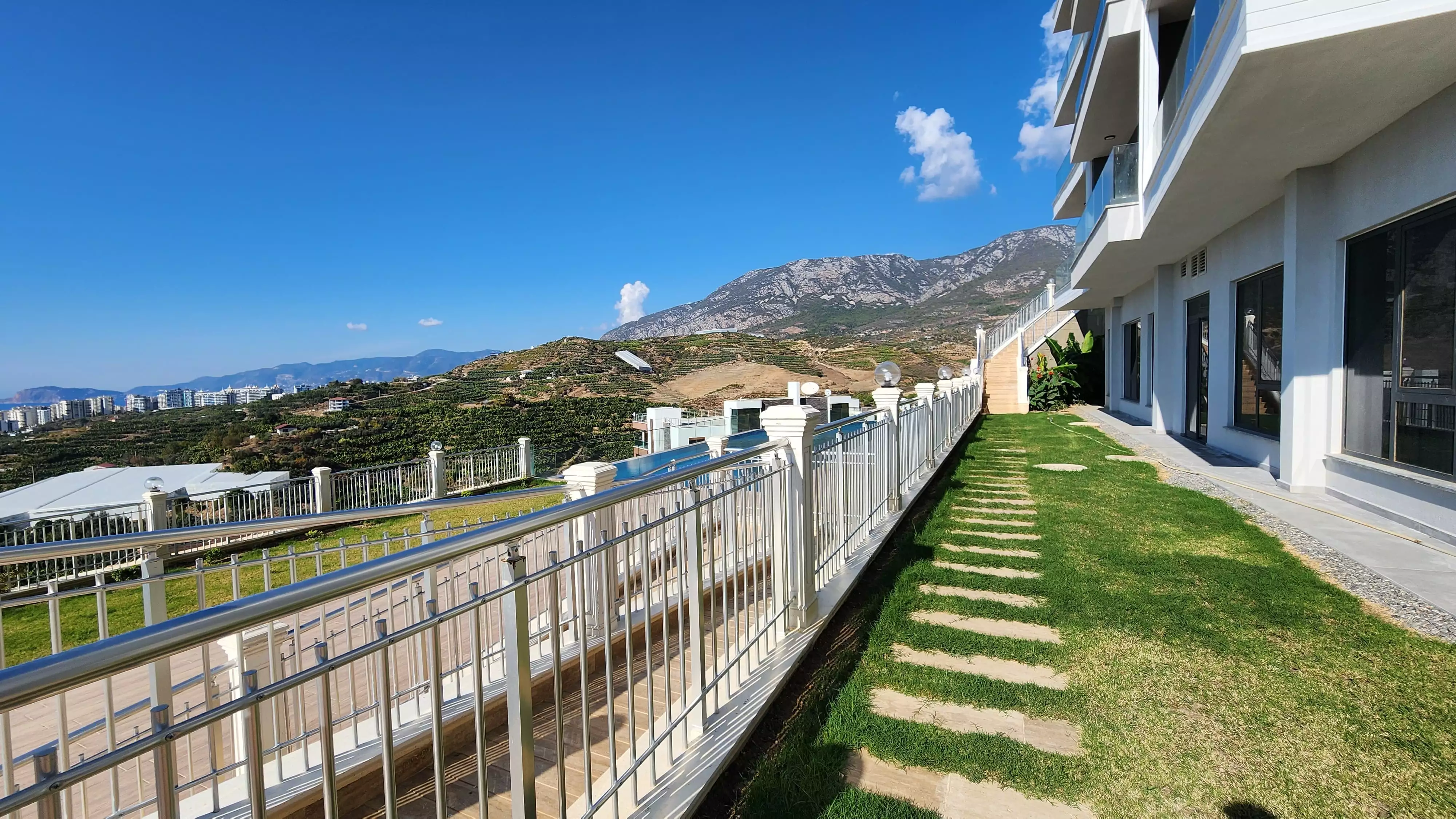 Penthouse 180m² in Turkey, Kargicak. Priced at 485000€ rent photo-28