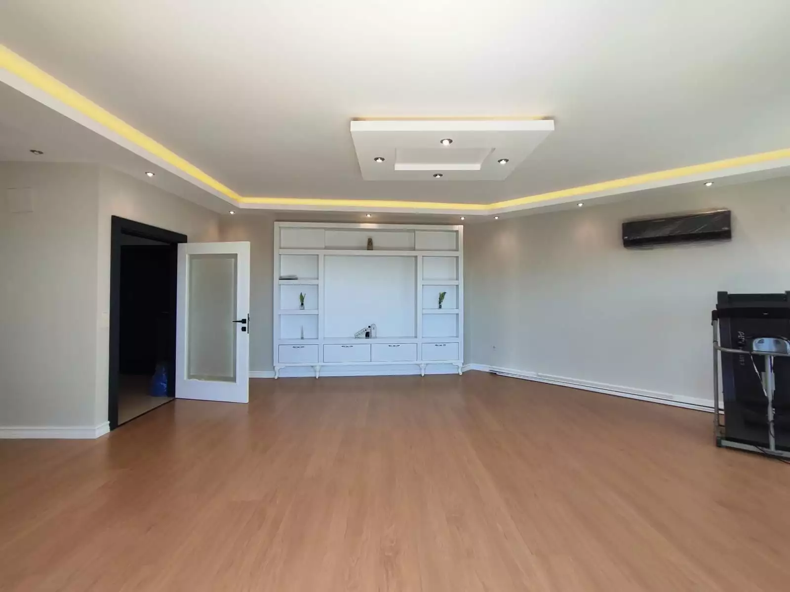 Flat 200m² in Turkey, Cikcilli. Priced at 385000€ rent photo-14