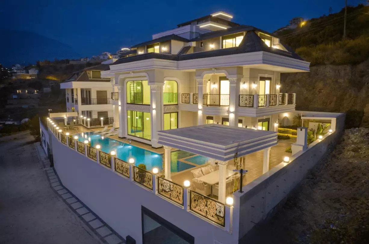 Villa 610m² in Turkey, Kargicak. Priced at 1850000€ rent photo-3