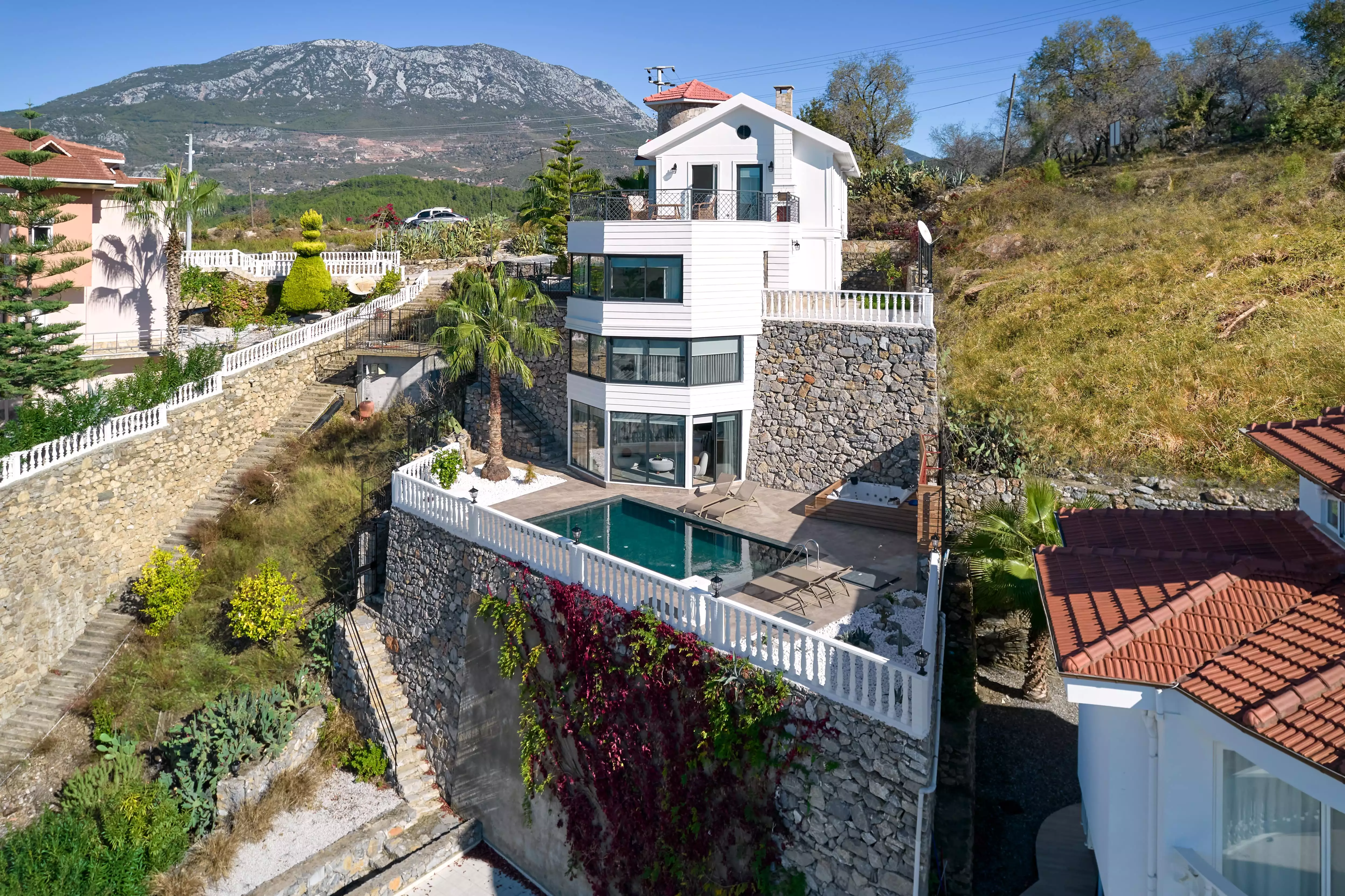 Villa 704m² in Turkey, Kargicak. Priced at 1190000€ rent photo-2
